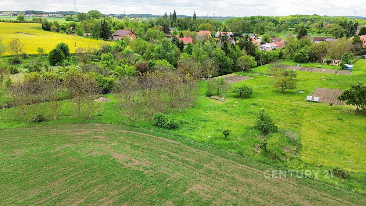 Prodej komerčního pozemku 1463 m²